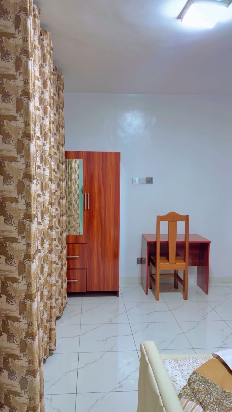 Espace de travail dans une chambre BUFA Hotel